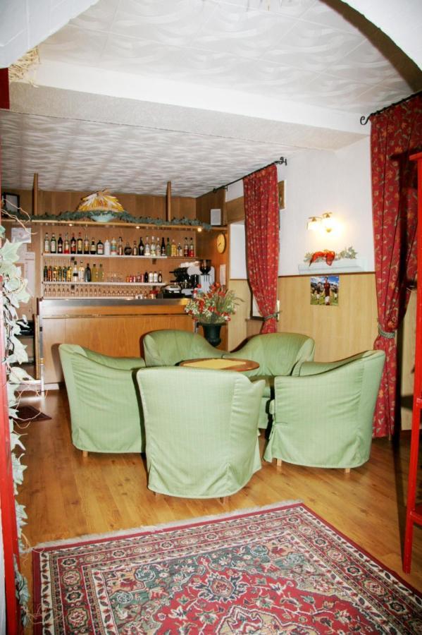 Albergo Garni Cavento Pinzolo Exterior photo