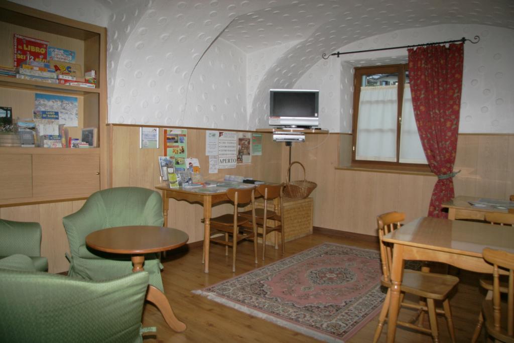 Albergo Garni Cavento Pinzolo Exterior photo